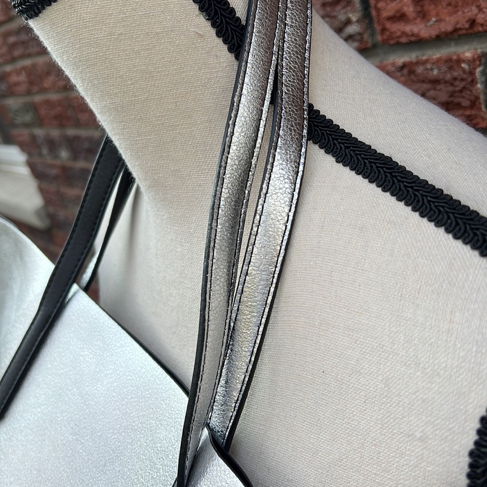 Express Reversible Tote - Picture 5 of 7